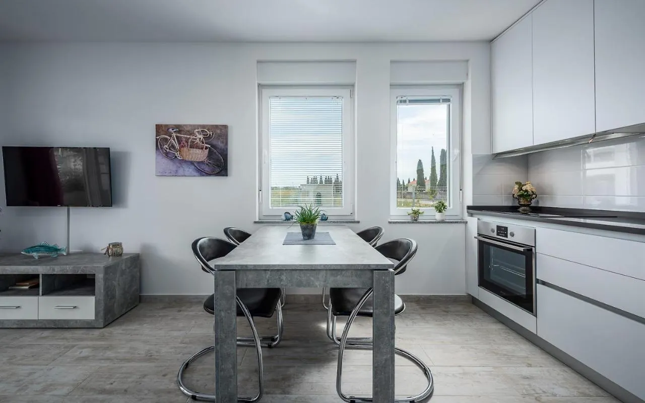 Sofia House With Apartment Umag 0*,